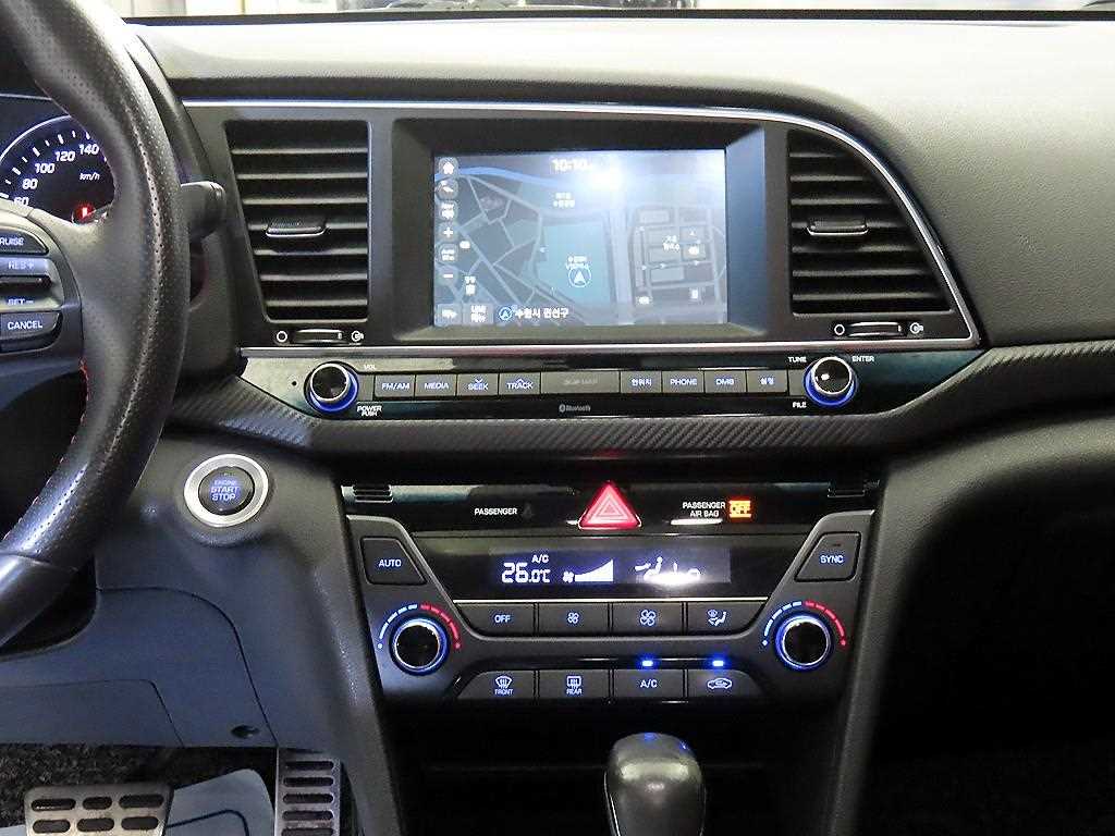 HYUNDAI Avante - Vista 11