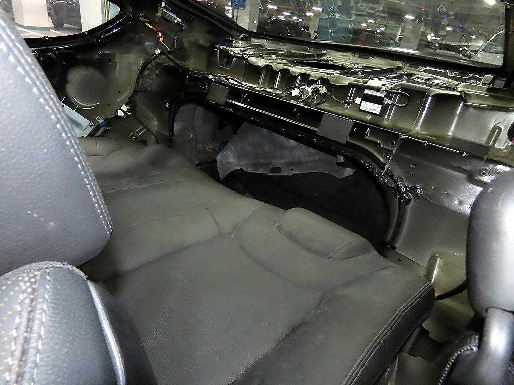 HYUNDAI Genesis - Vista 7