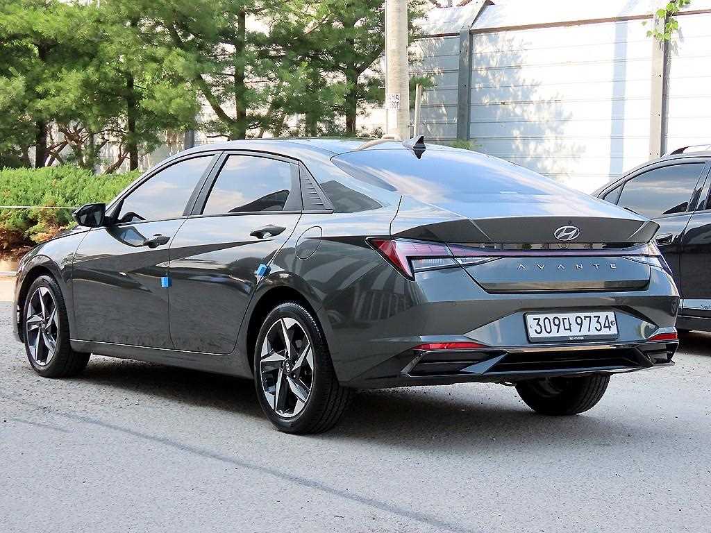 HYUNDAI Avante - Vista 3