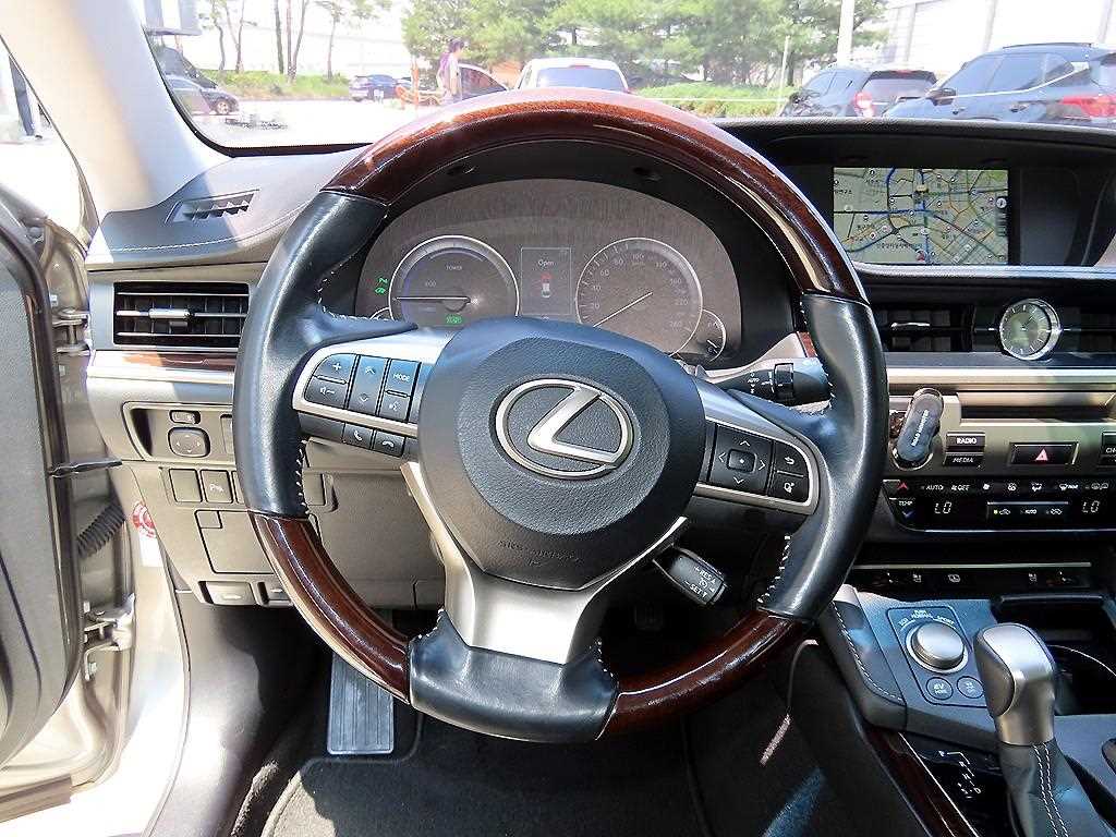 Lexus ES - Vista 8