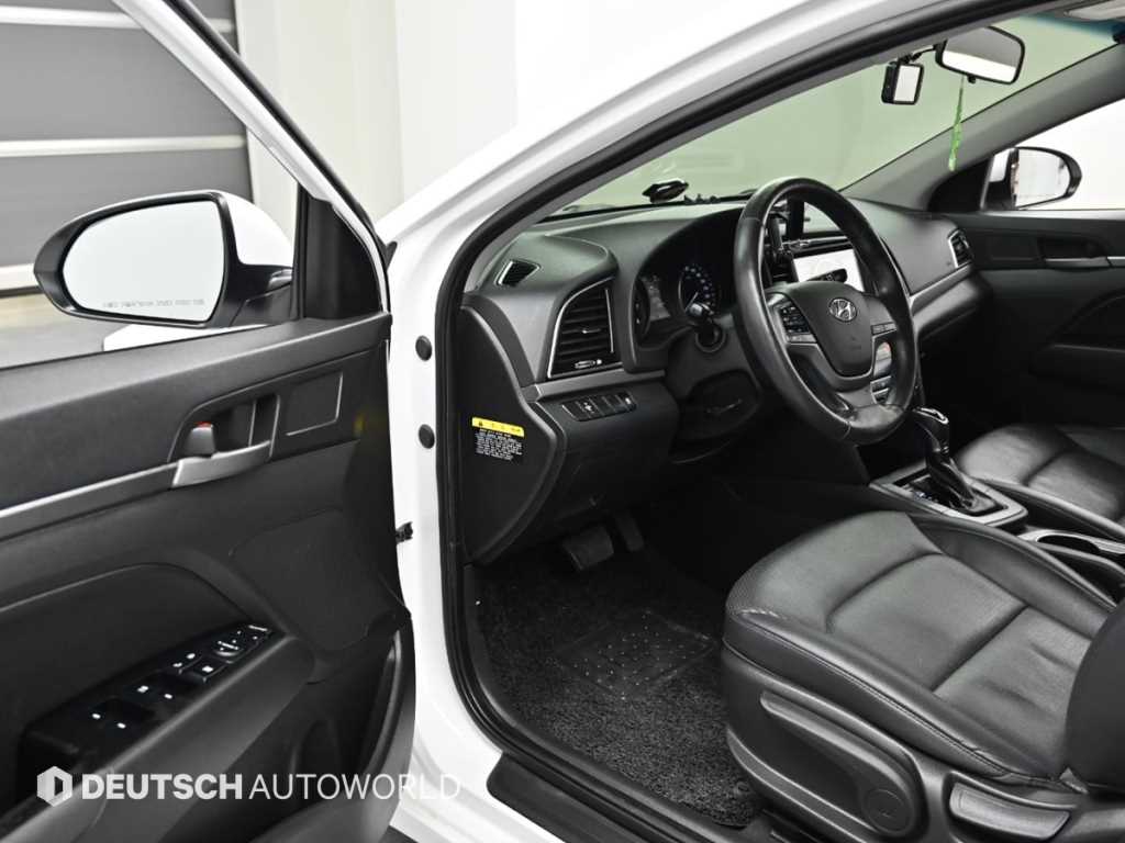 HYUNDAI Avante - Vista 11