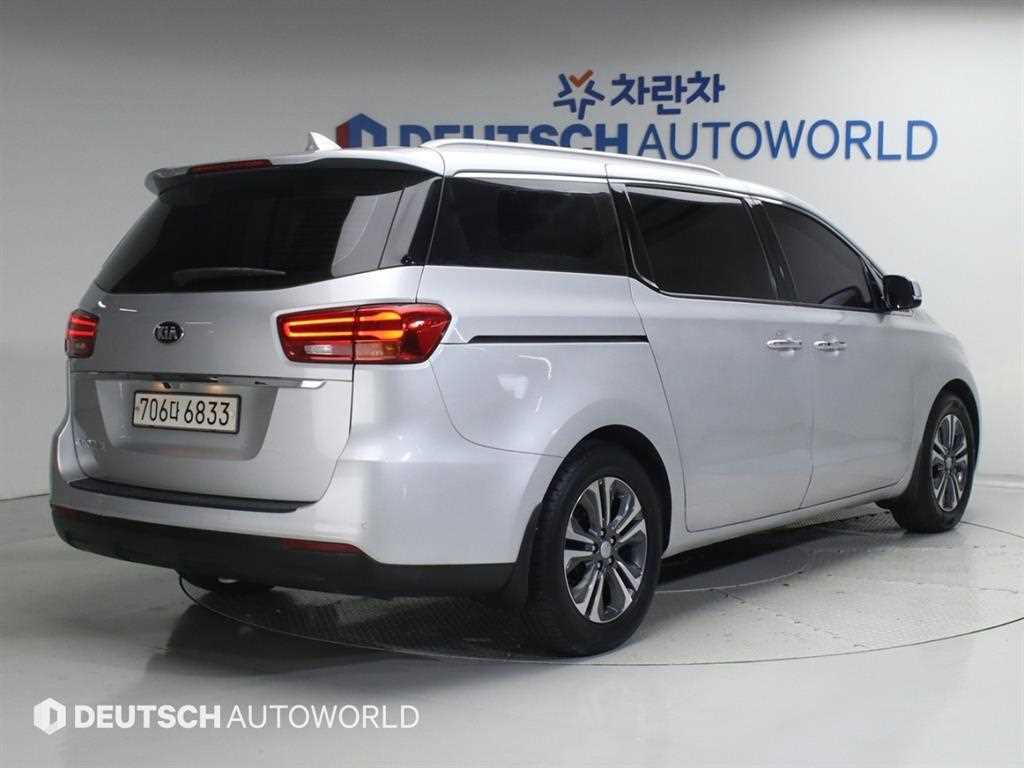 KIA Carnival - Vista 2
