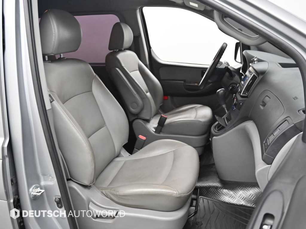 HYUNDAI Starex - Vista 10