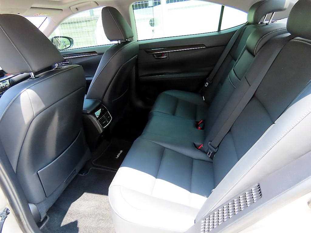 Lexus ES - Vista 6