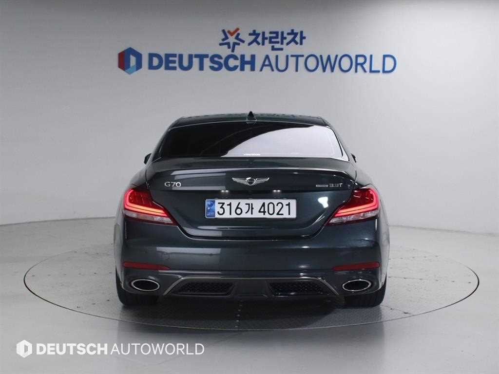 Genesis G70 - Vista 4