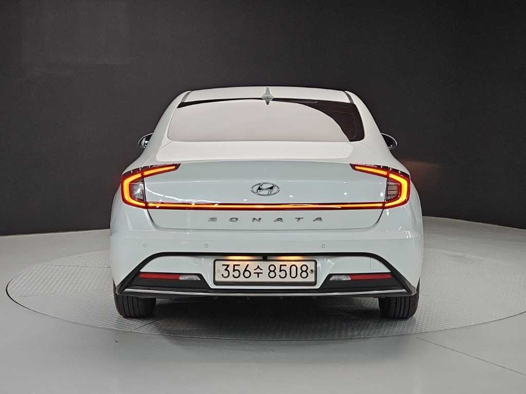HYUNDAI Sonata - Vista 3