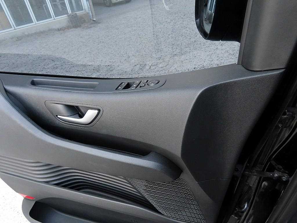 HYUNDAI Staria - Vista 11