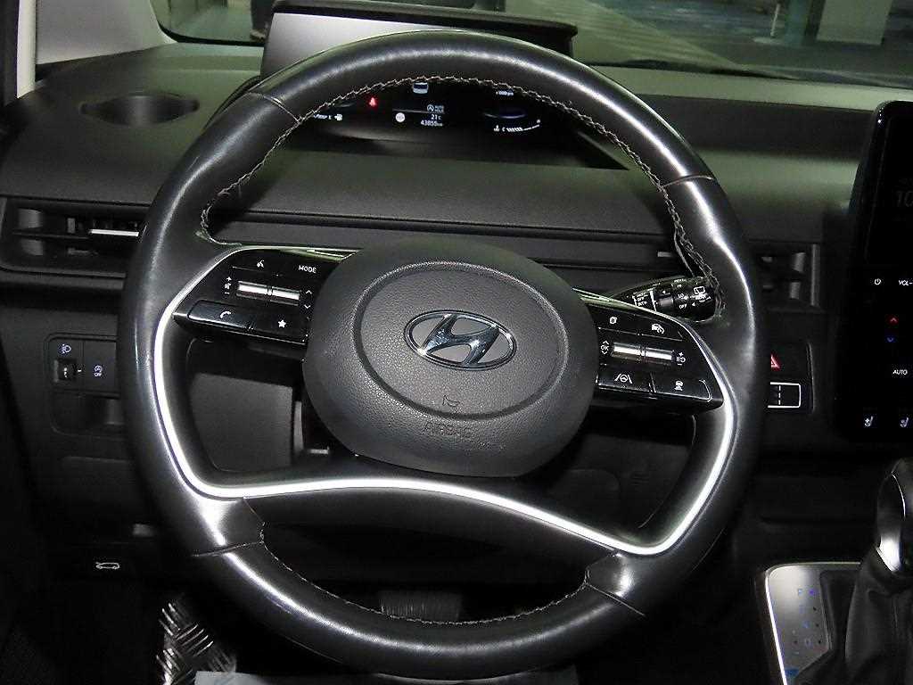 HYUNDAI Staria - Vista 8