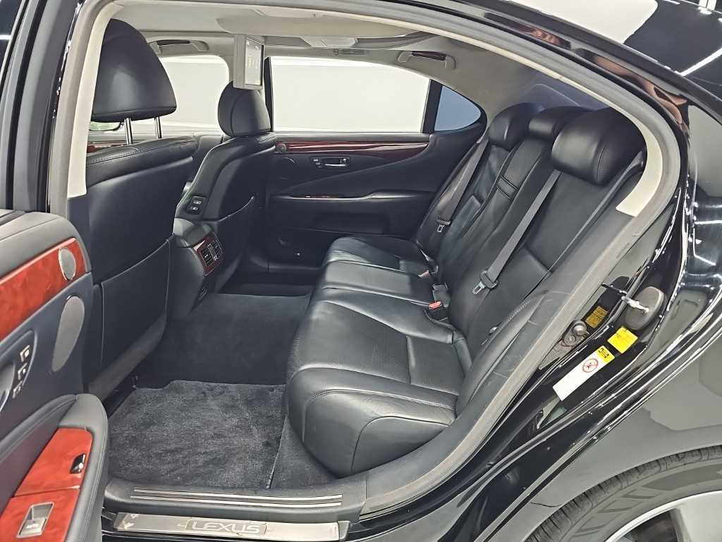 Lexus LS - Vista 12