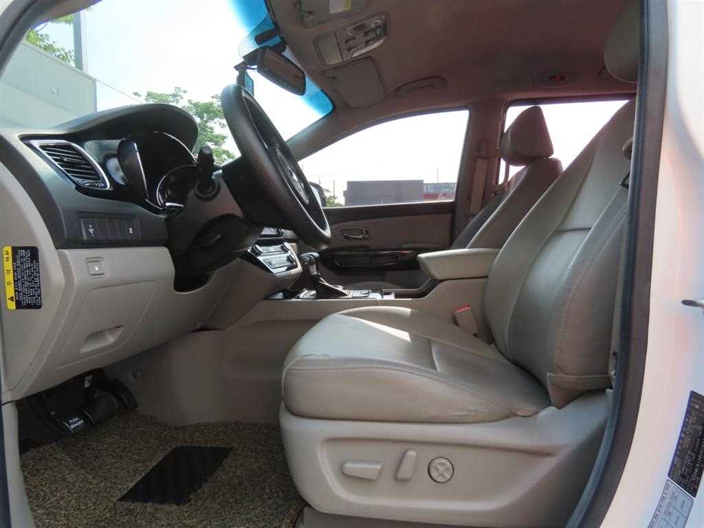 KIA Carnival 2017 Blanco - Importación desde Corea - HF Imports Iquique - Foto 15