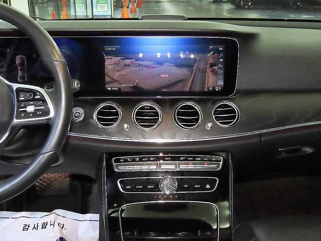 Mercedes Benz E class - Vista 11