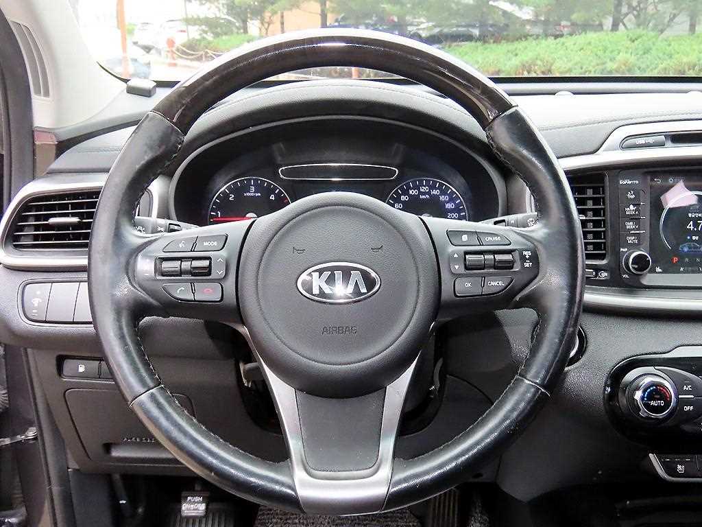 KIA Sorento - Vista 8