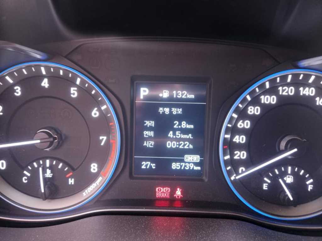 HYUNDAI Kona - Vista 5