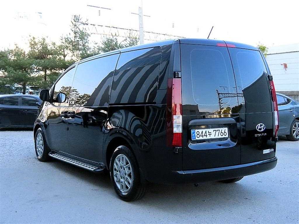 HYUNDAI Staria - Vista 3