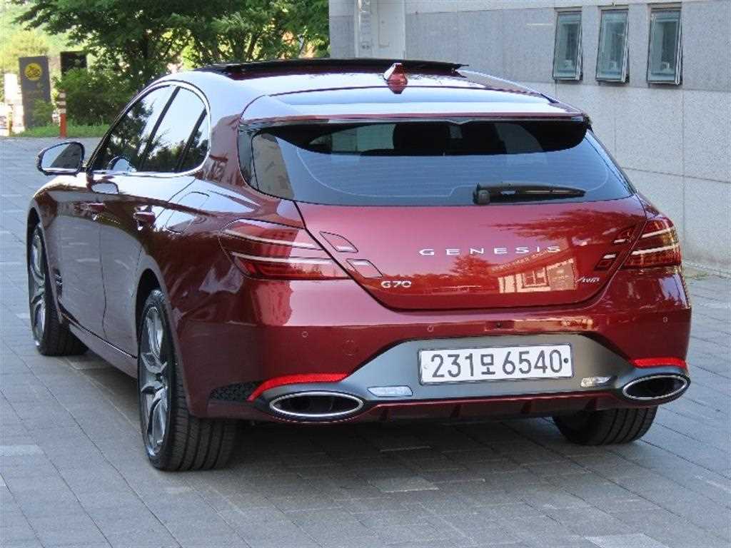 Genesis G70 - Vista 4