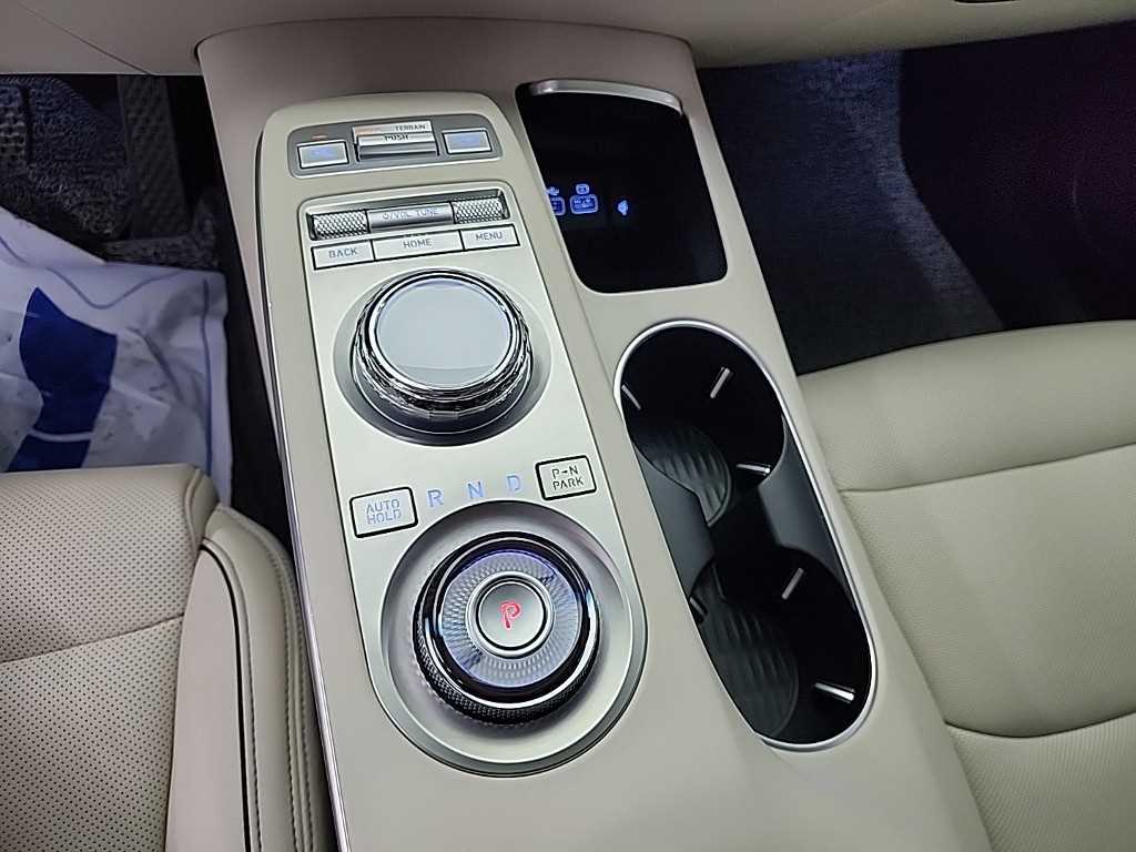 Genesis GV70 - Vista 8