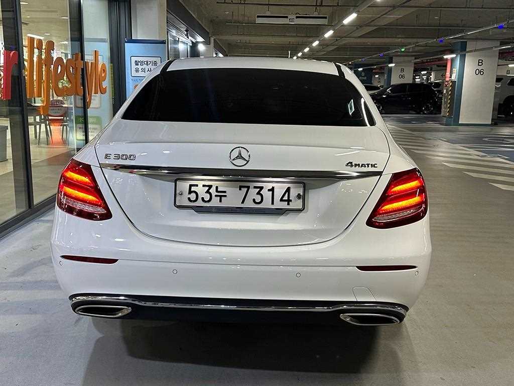 Mercedes Benz E class - Vista 6