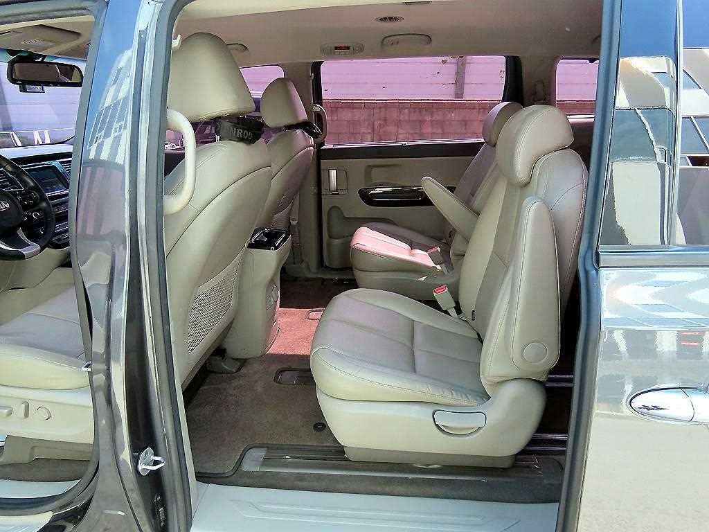 KIA Carnival - Vista 6