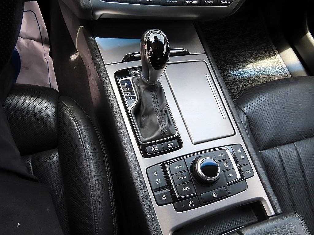 HYUNDAI Genesis - Vista 11