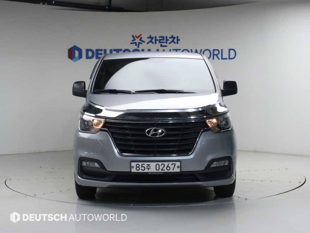 HYUNDAI Starex - Vista 3