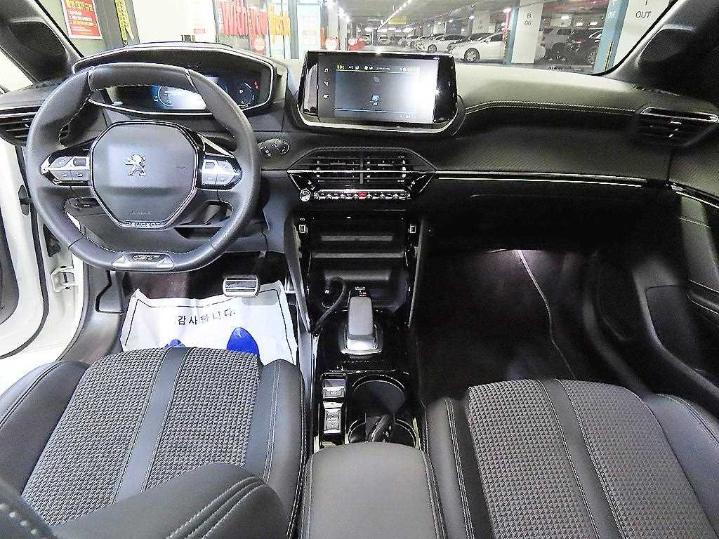 Peugeot 208 - Vista 10