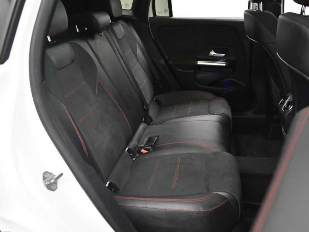 Mercedes Benz GLA Class - Vista 12