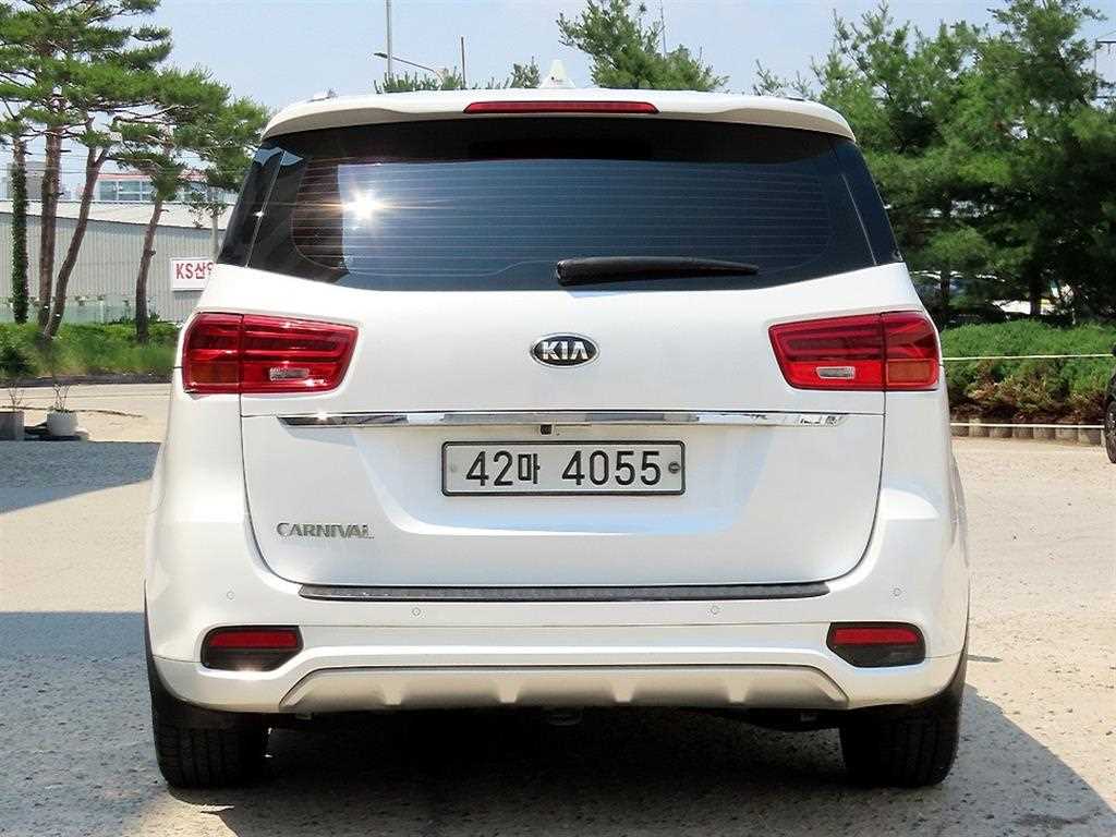 KIA Carnival - Vista 4
