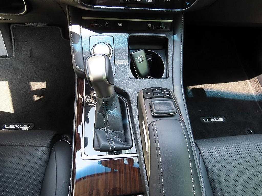 Lexus ES - Vista 10