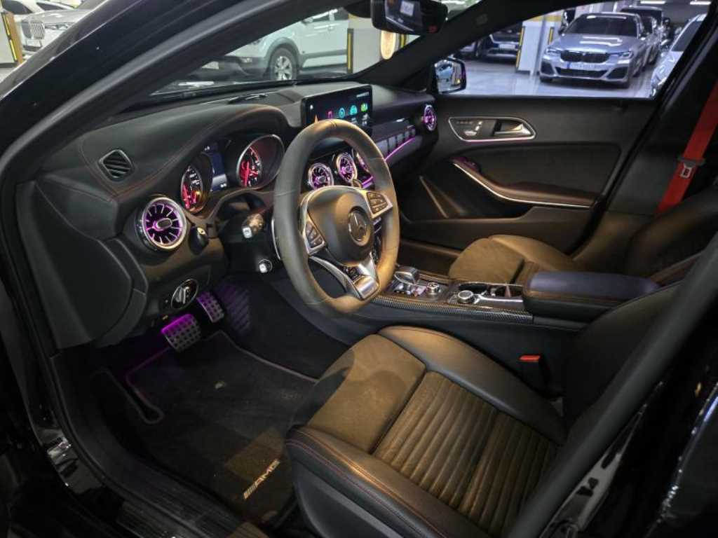 Mercedes Benz GLA Class - Vista 5
