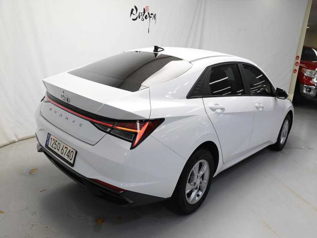 HYUNDAI Avante - Vista 4