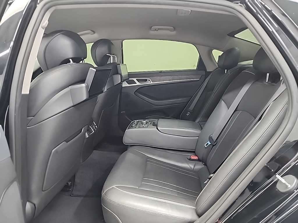 HYUNDAI Genesis - Vista 12
