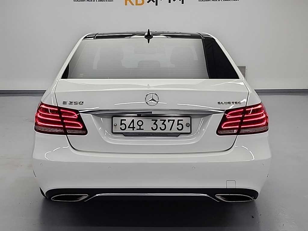 Mercedes Benz E class - Vista 3