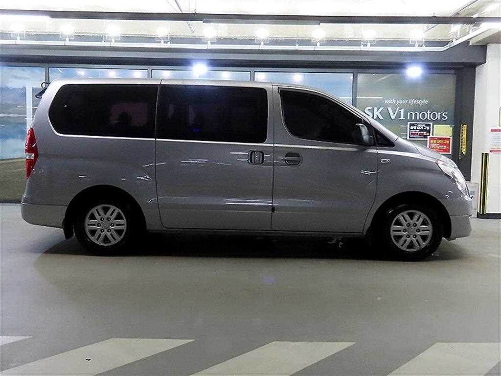 HYUNDAI Starex - Vista 3