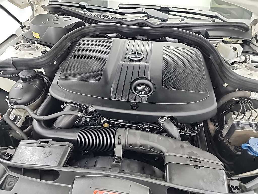Mercedes Benz E class - Vista 5
