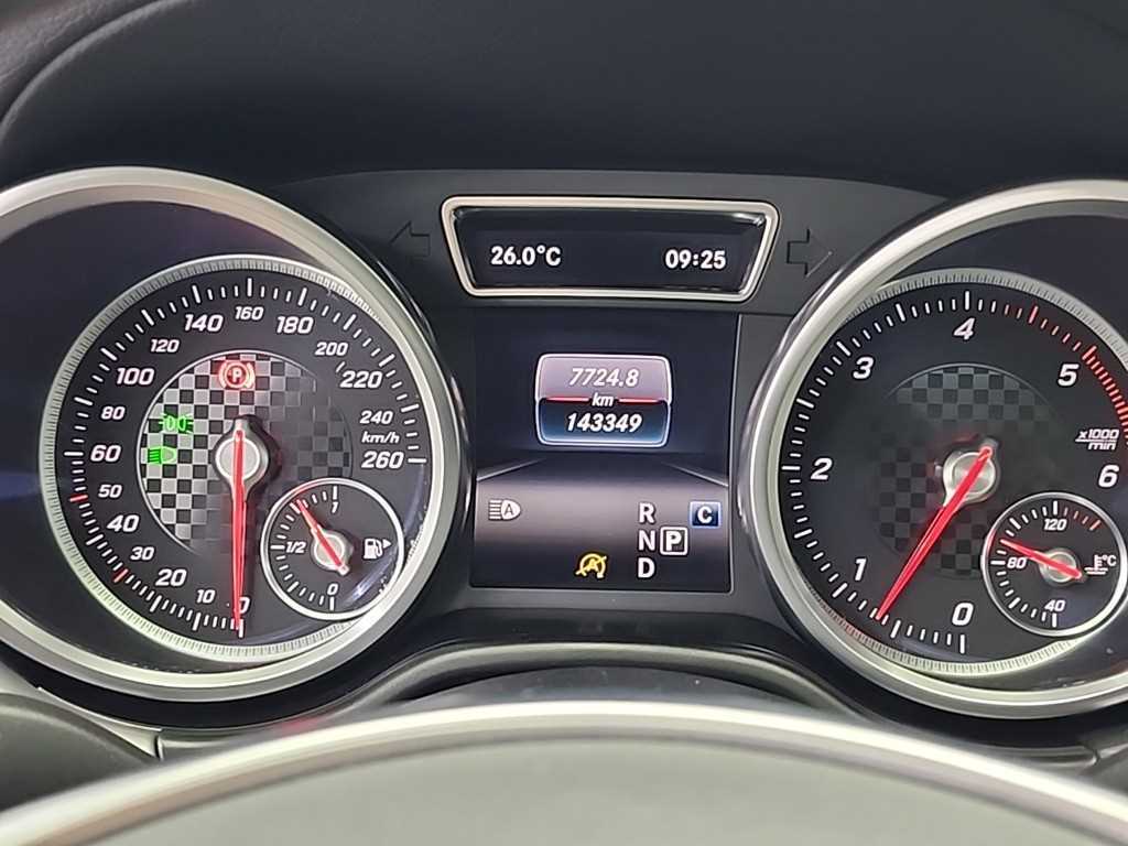 Mercedes Benz GLE Class - Vista 6