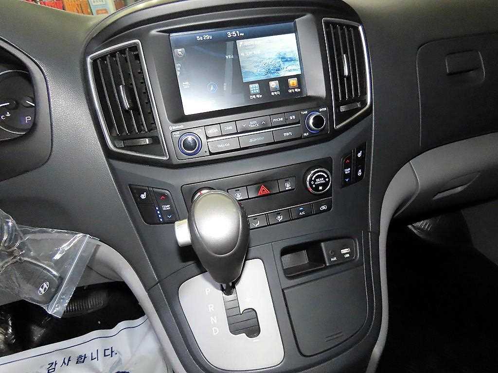 HYUNDAI Starex - Vista 11