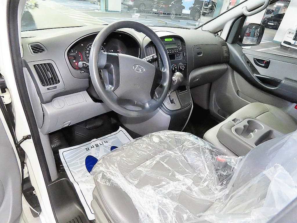 HYUNDAI Starex - Vista 10