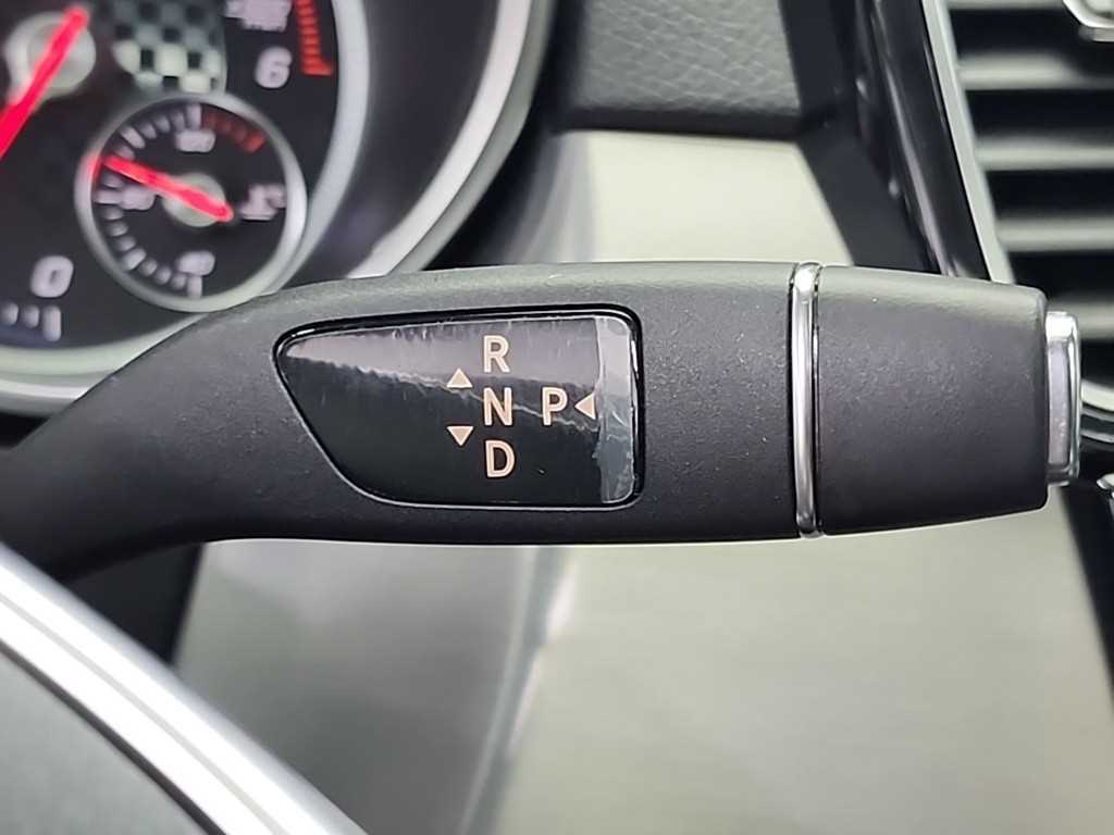 Mercedes Benz GLE Class - Vista 8