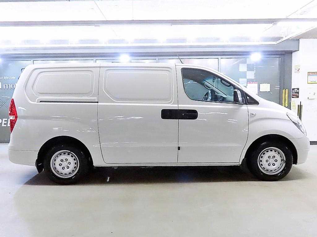HYUNDAI Starex - Vista 3