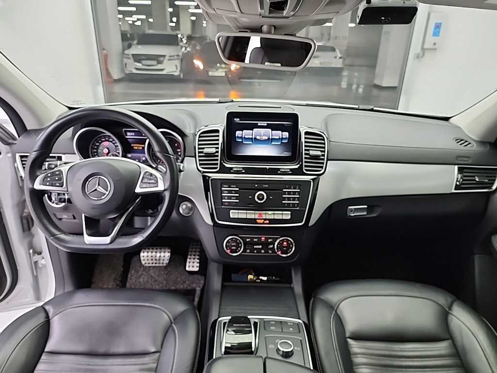 Mercedes Benz GLE Class - Vista 7