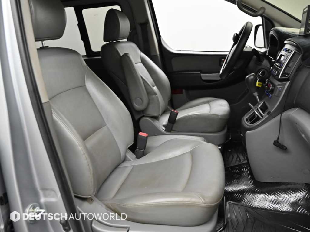 HYUNDAI Starex - Vista 10
