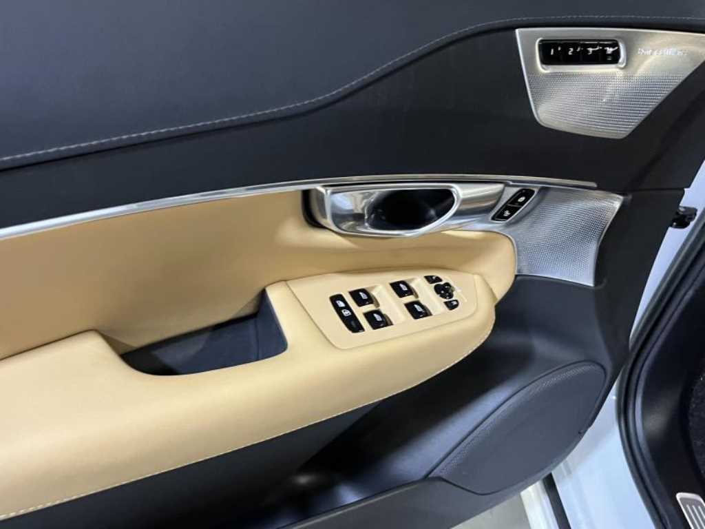 Volvo XC90 - Vista 11