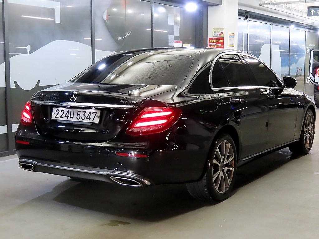 Mercedes Benz E class - Vista 4