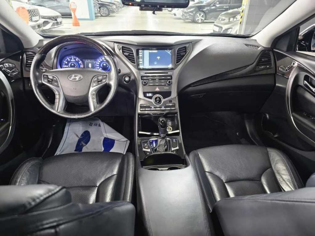 HYUNDAI Grandeur - Vista 5