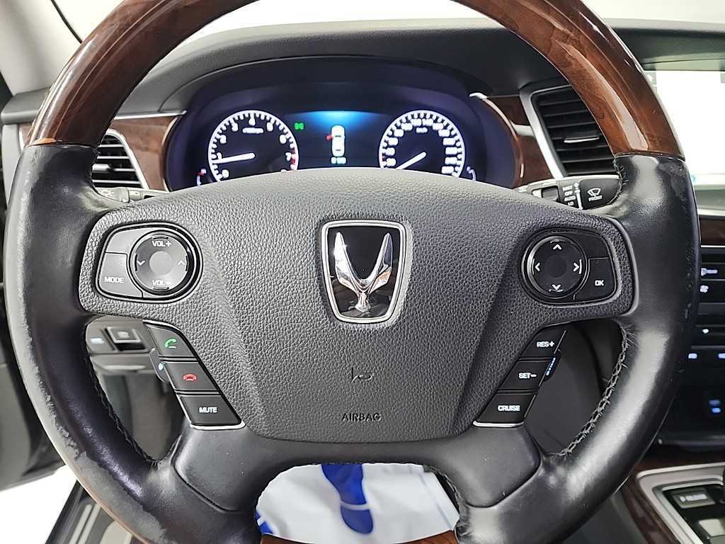 HYUNDAI Equus - Vista 9