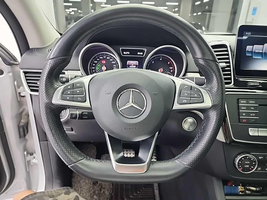 Mercedes Benz GLE Class - Vista 9