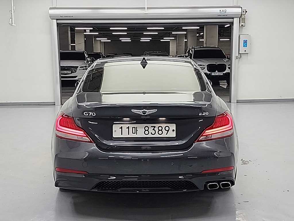 Genesis G70 - Vista 4