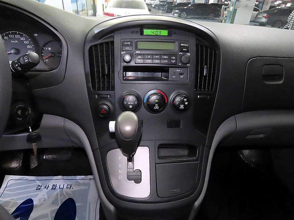 HYUNDAI Starex - Vista 11