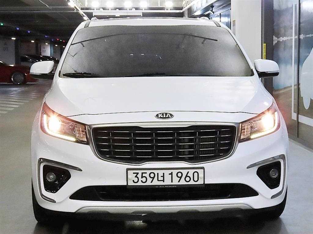 KIA Carnival - Vista 2