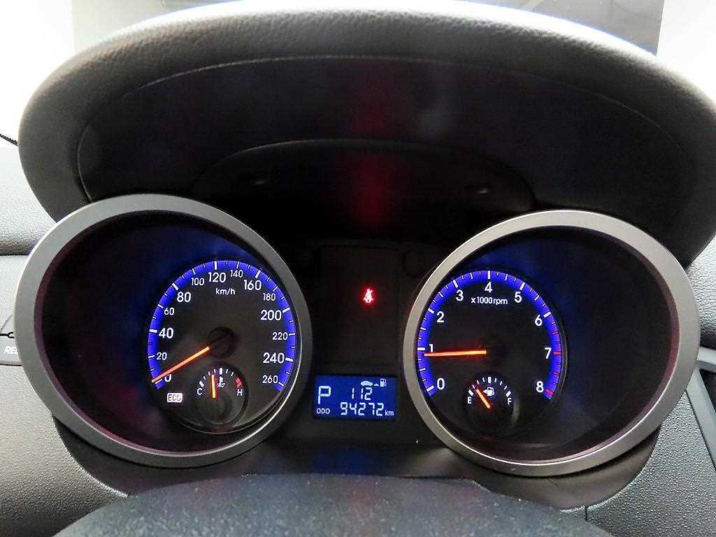 HYUNDAI Genesis - Vista 6